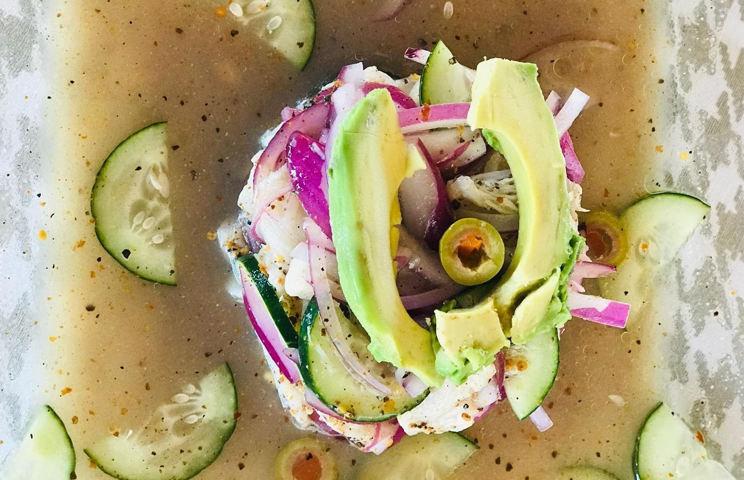 aguachile de camaron y callo de almeja